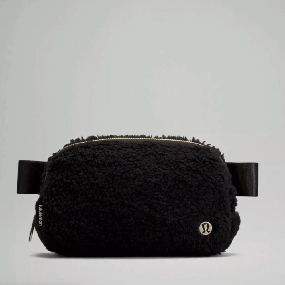 Lululemon Everywhere Fleece Crossbody Belt Bag